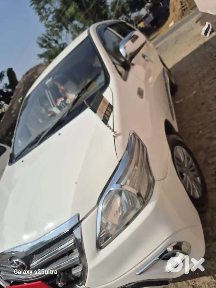 Toyota Innova 2015 Diesel 150000 Km Driven
