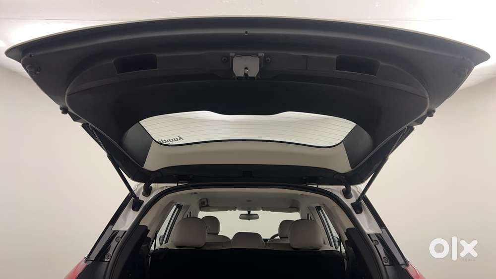 Mahindra Xuv700 2.0 Ax 3 Petrol At 5 Str, 2023, Petrol