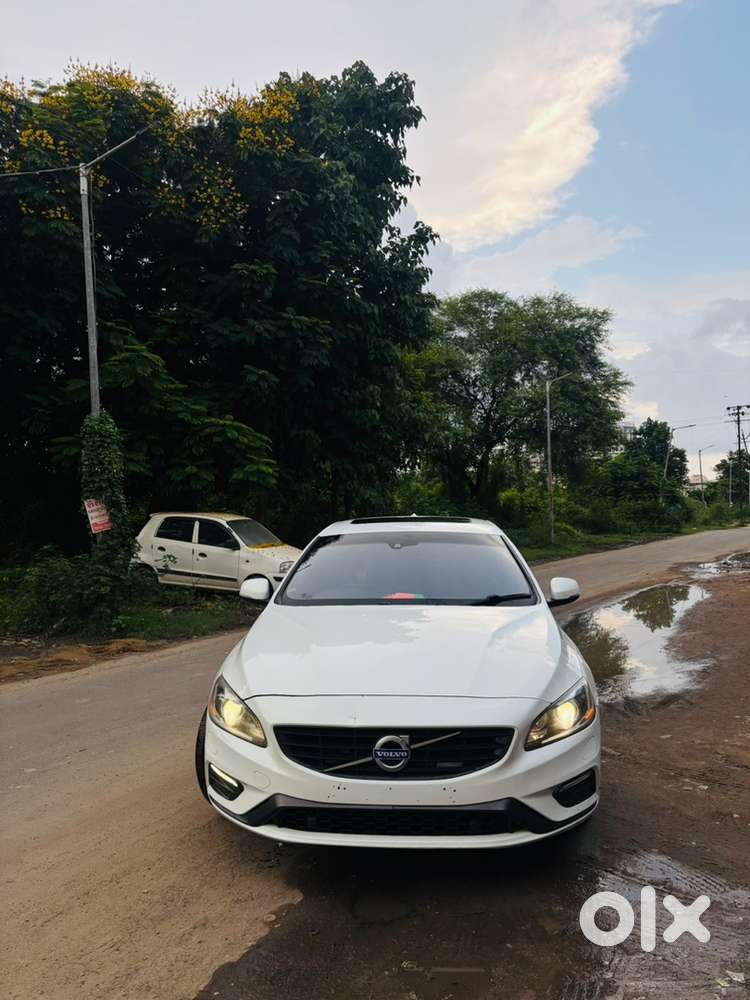 Mint Condition 2016 Volvo S60 D4 R-design (white) - Enthusiast Owned