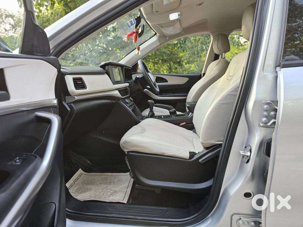 Mahindra Xuv700 2.2 Mx Diesel Mt 5 Str, 2022, Diesel