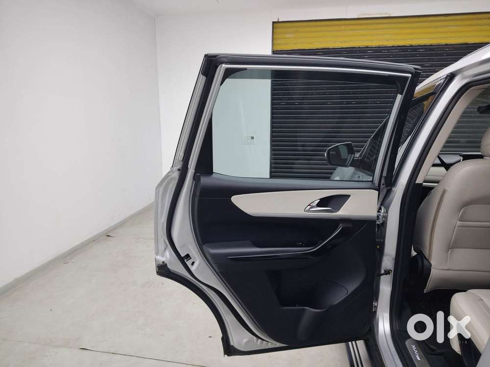 Mahindra Xuv700 2.0 Ax 7 Petrol At Luxury Pack Str, 2023, Petrol