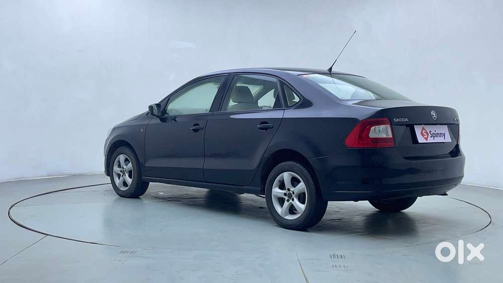 Skoda Rapid 1.6 Mpi Ambition, 2015, Petrol