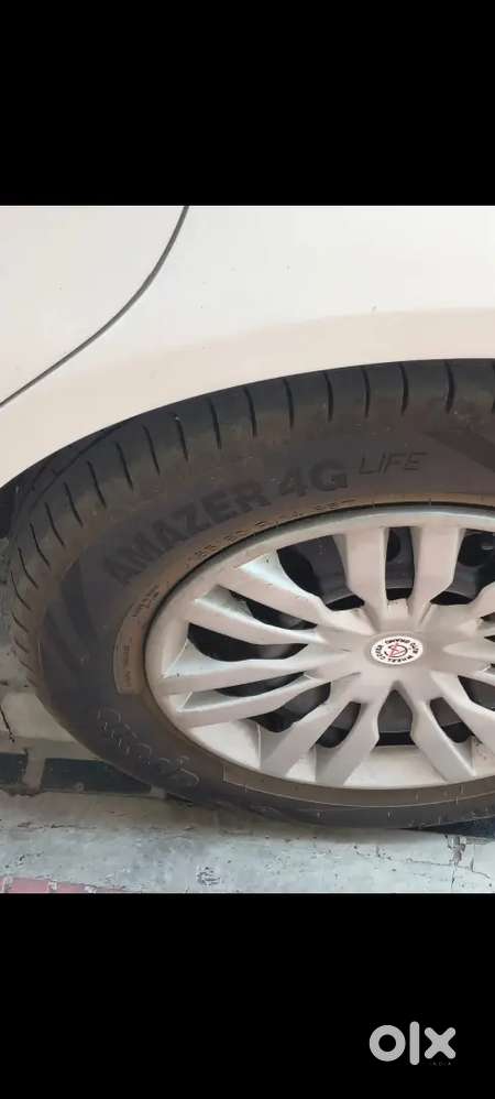 Bttry,charo Tyre New Hai. सर्विस भी अभी कराई है गाड़ी 1no है