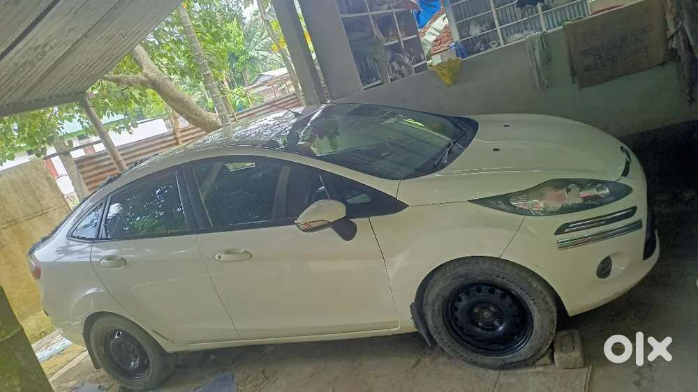 Ford Fiesta 2011 Petrol 120000 Km Driven