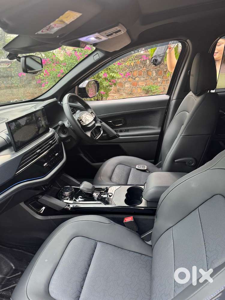 Tata Safari Accomplished X Plus 7 Str Stealth Edition At, 2026, Dies..