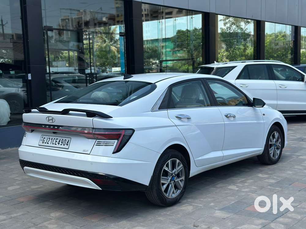 Hyundai Verna 1.5 Sx (o) Ivt, 2024, Petrol