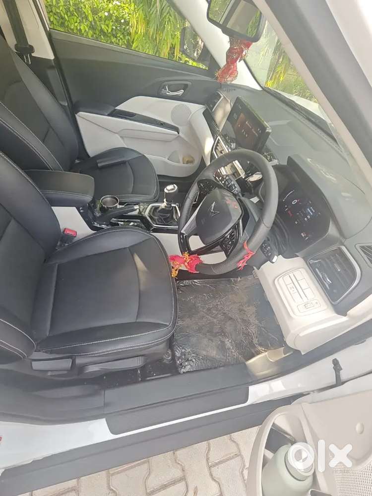 Mahindra Xuv 3xo 2025 Ax5l