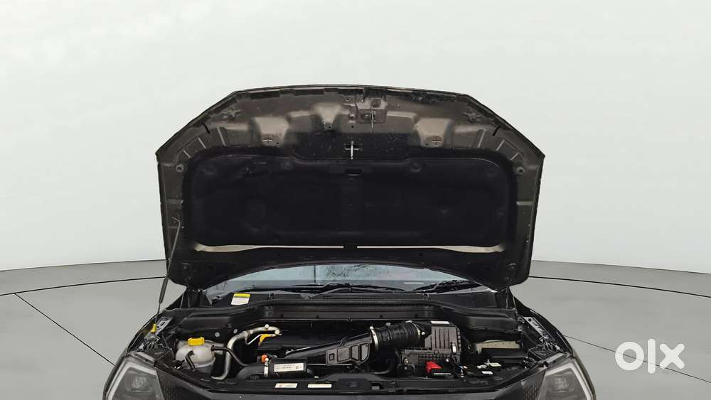Mahindra Xuv 3xo Ax5 Pm Mt, 2025, Petrol