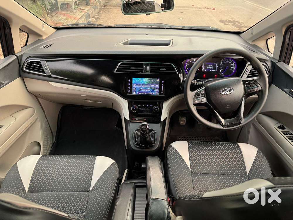 Mahindra Marazzo M8, 2018