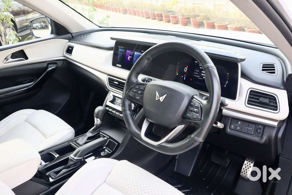 Mahindra Xuv700 2.0 Ax 5 Petrol At Str, 2024, Petrol