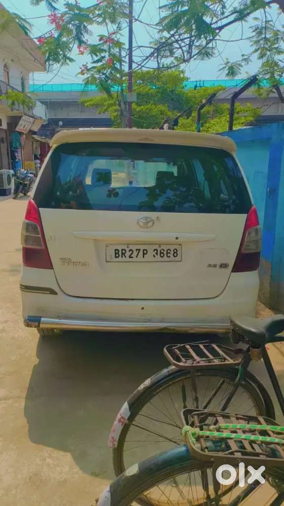 Toyota Innova Le 2014