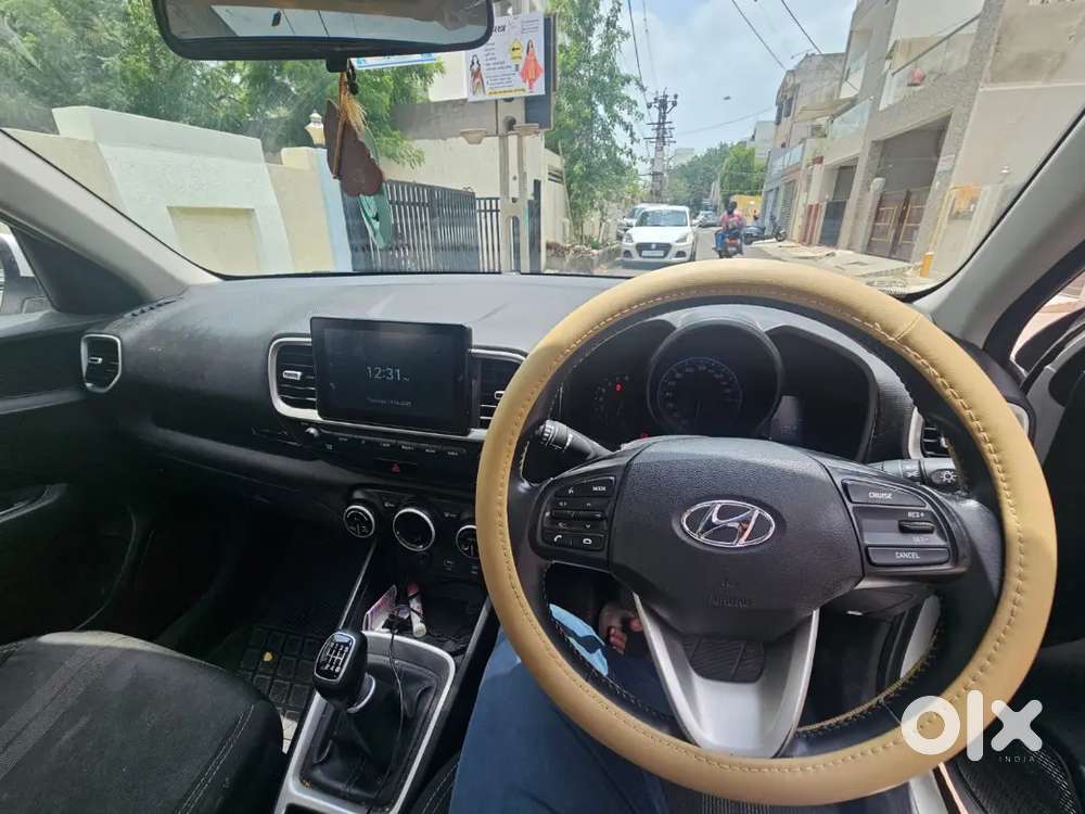 Hyundai Venue 1.0 Turbo Petrol Well Maintained With Sunroof, New Tyres