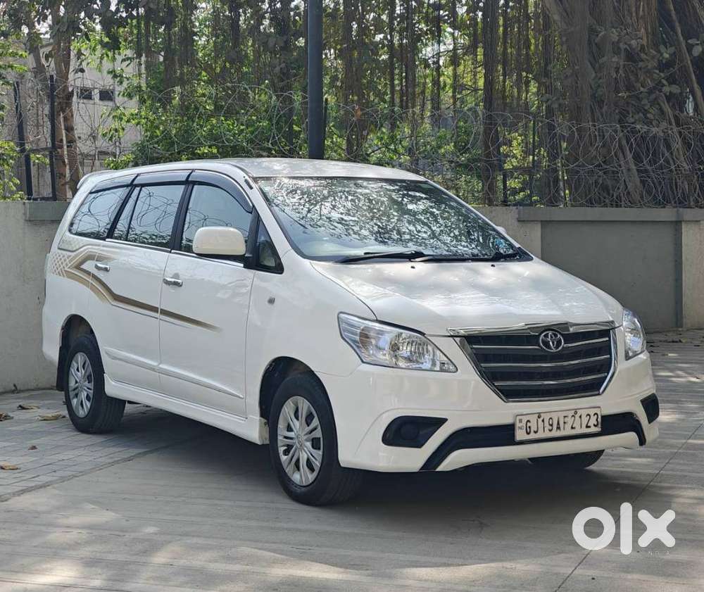 Toyota Innova 2.5 G (diesel) 8 Seater Bs Iv, 2015, Cng & Hybrids