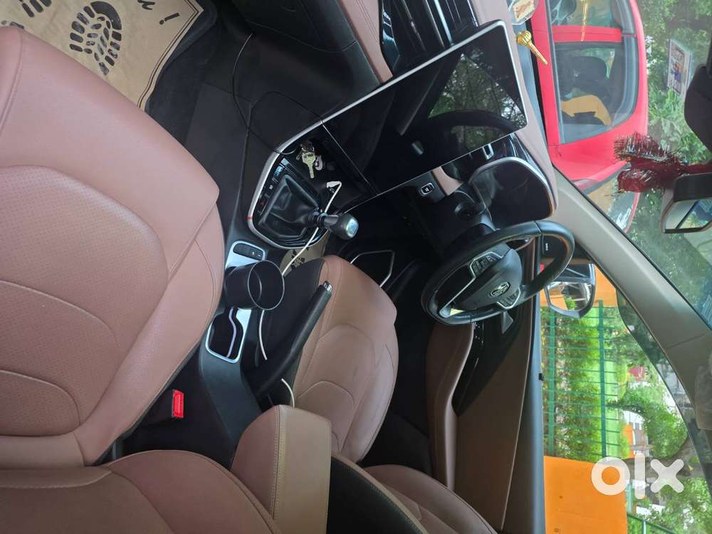Mg Hector Plus 2023 Model Under Warranty.