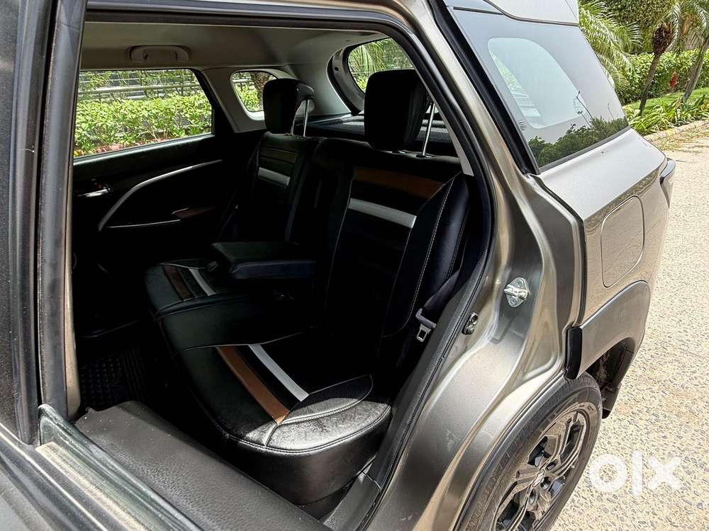 Maruti Suzuki Vitara Brezza 1.5 Zxi At, 2023, Petrol