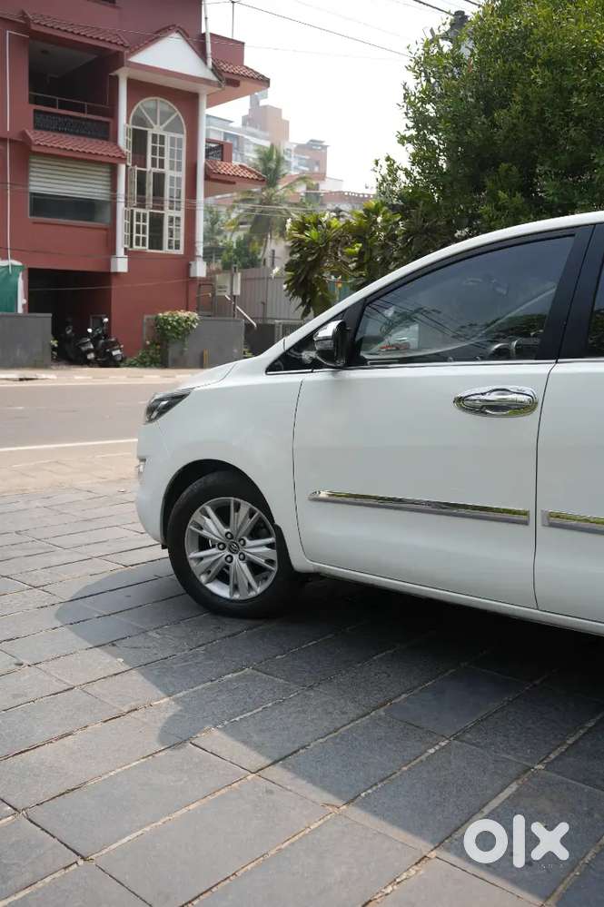 Toyota Innova Crysta 2018 Diesel Well Maintained