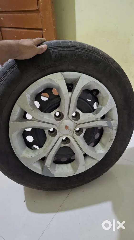 Kia Sonet Ke Tyre He Rim Sahit 15 Inch Me