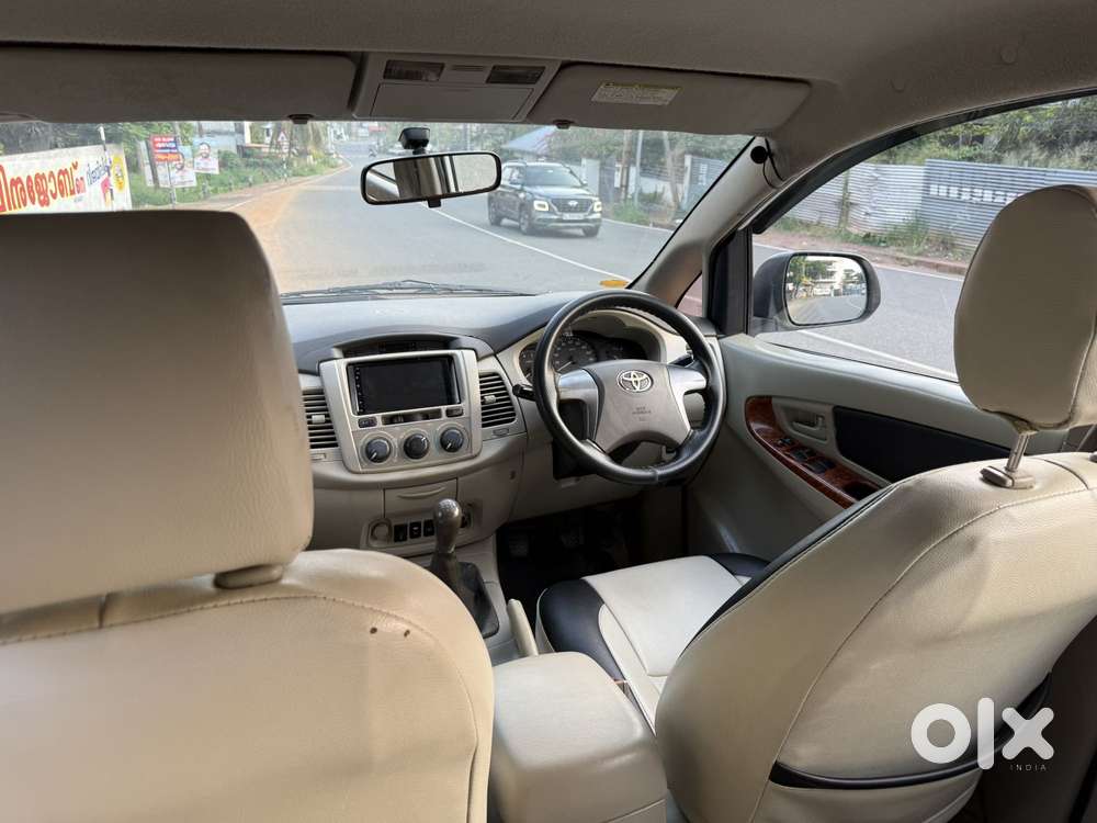 Toyota Innova 2.5 G (diesel) 8 Seater, 2015, Diesel