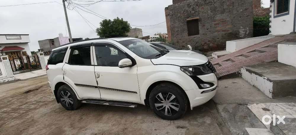 Mahindra Xuv500 . 12 /2017 Variant