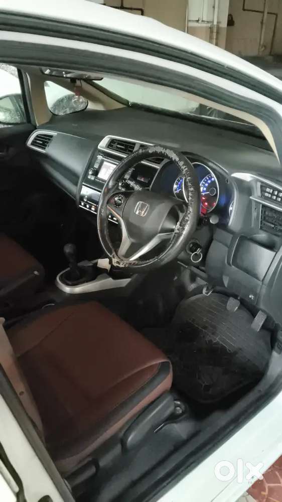 White Honda Jazz