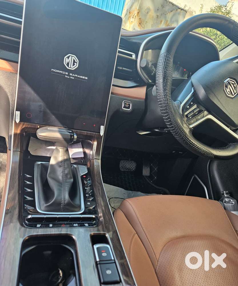 Mg Hector Plus Sharp Pro 1.5 Turbo Petrol  Cvt 7 Str Dual Tone, 2023..