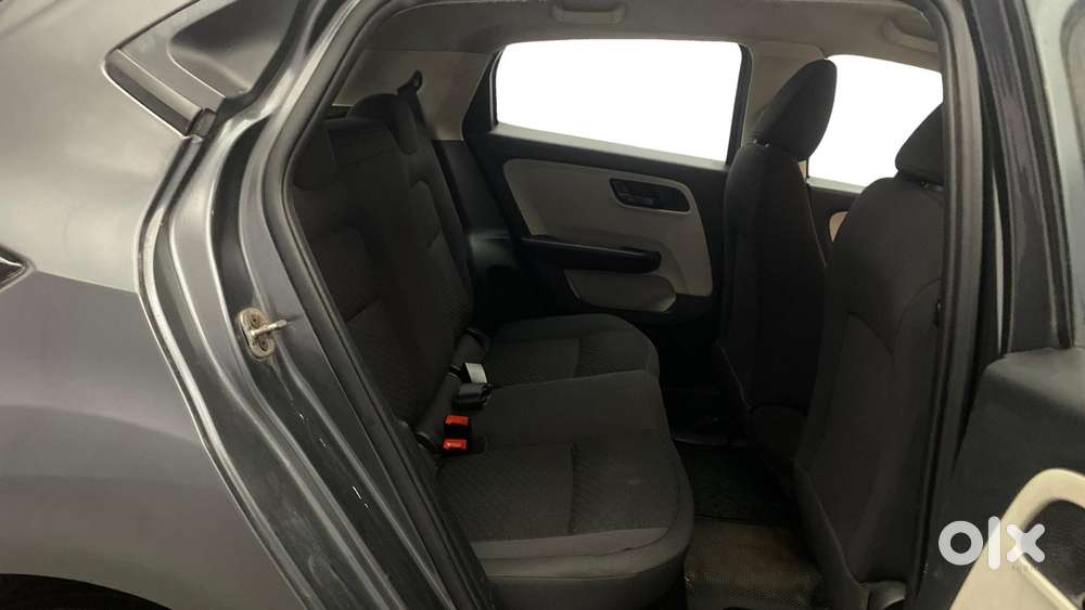 Tata Altroz 1.2 Xm Plus, 2022, Petrol