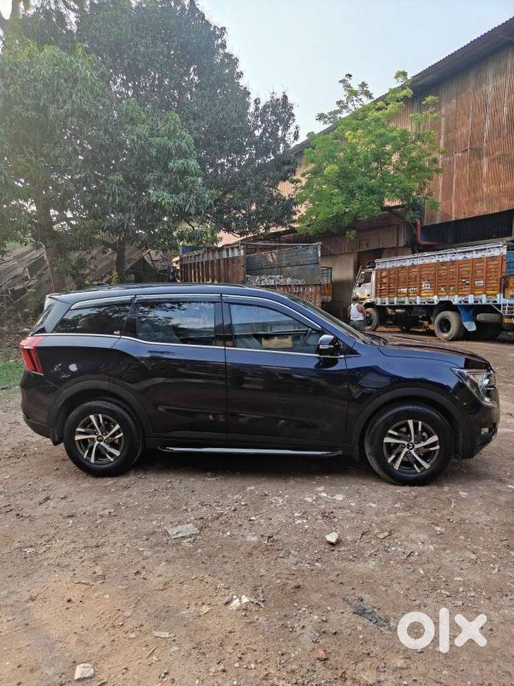 Mahindra Xuv700 2.0 Ax 5 Petrol Mt 7 Str, 2025, Petrol