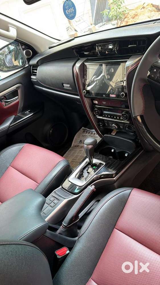 Toyota Fortuner Lagender 4x4 At 4000km Driven