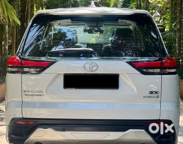 Toyota Innova Hycross 2.0 Zx (o) Hybrid 7 Str, 2023, Petrol