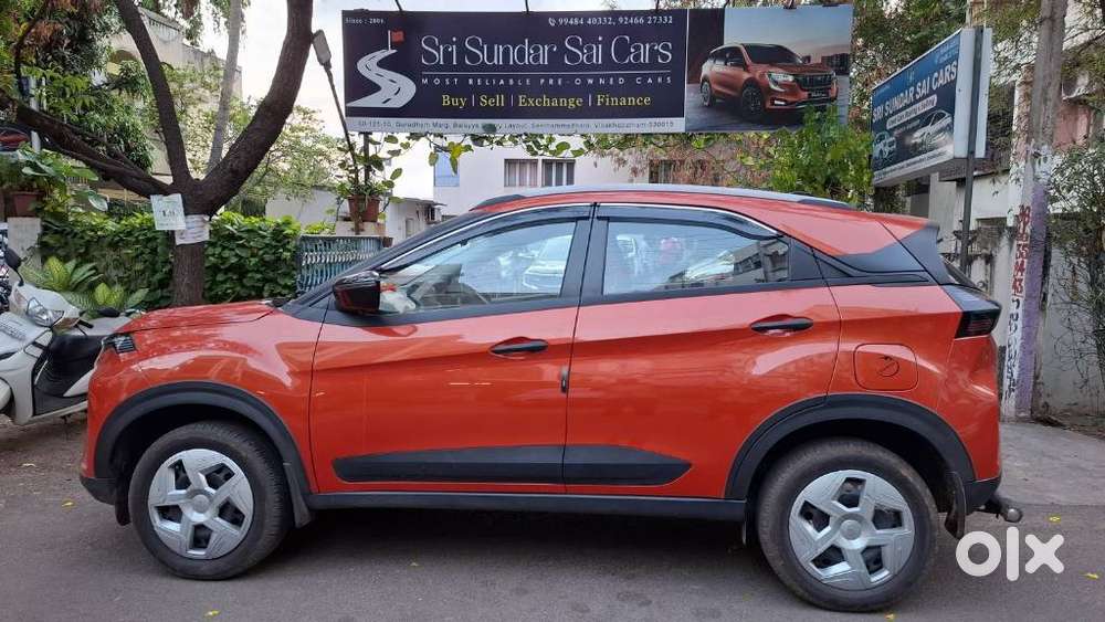 Tata Nexon Pure (s) 1.2 Petrol 6amt, 2024, Petrol