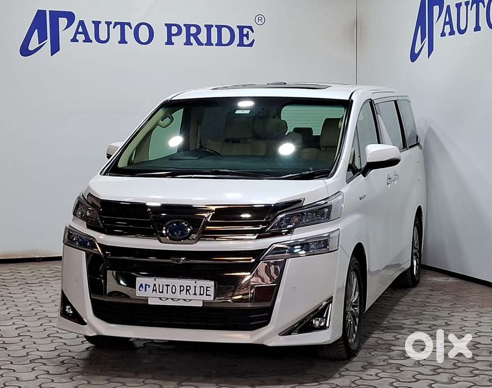Toyota Vellfire 2.5 Executive Lounge, 2023, Petrol