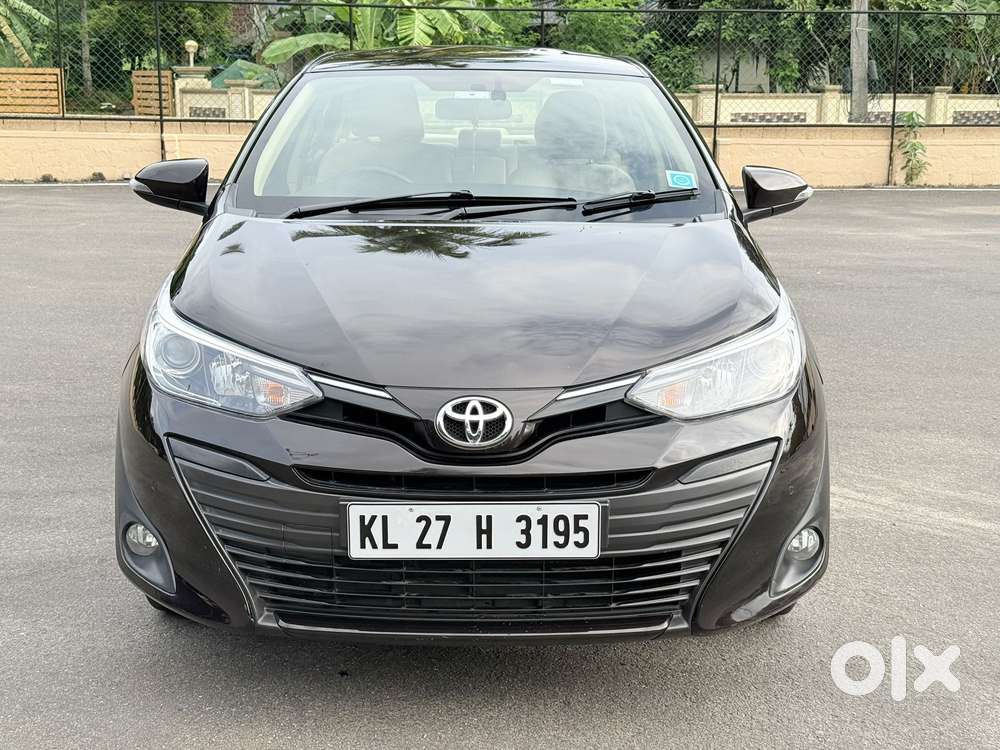 Toyota Yaris V Cvt, 2018, Petrol
