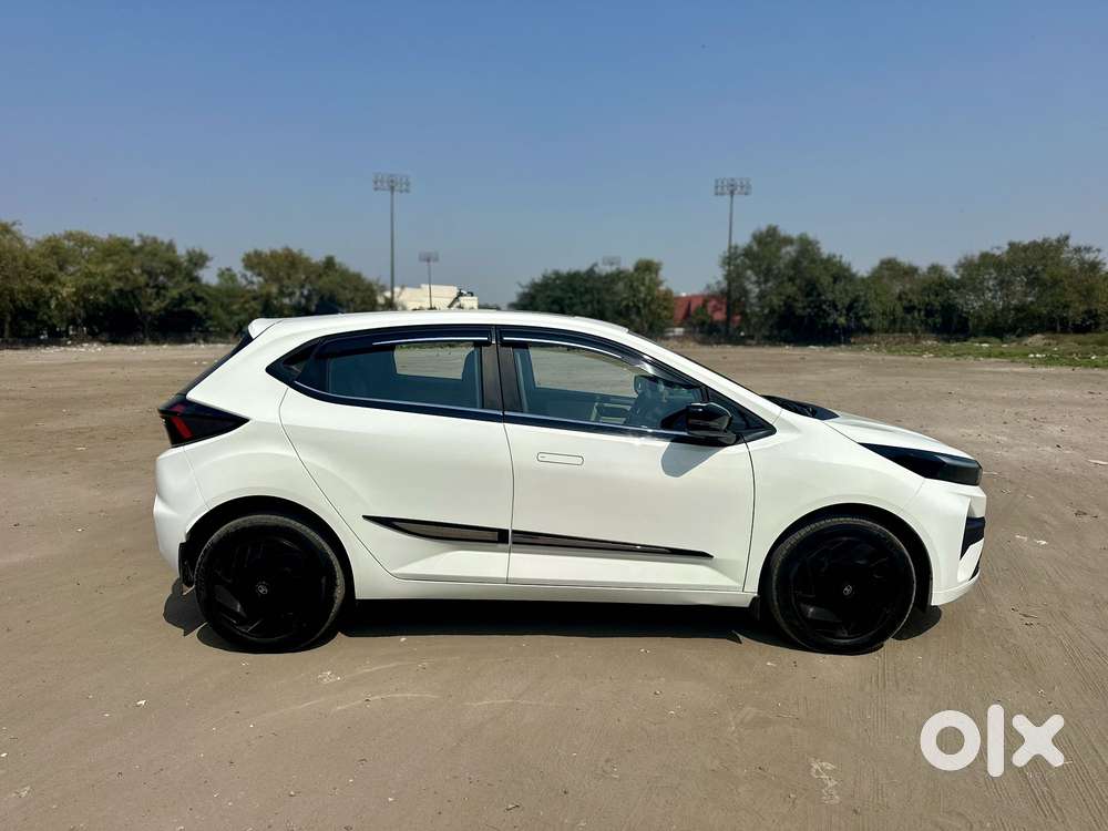 Tata Altroz 1.2 Xza Plus, 2025, Petrol