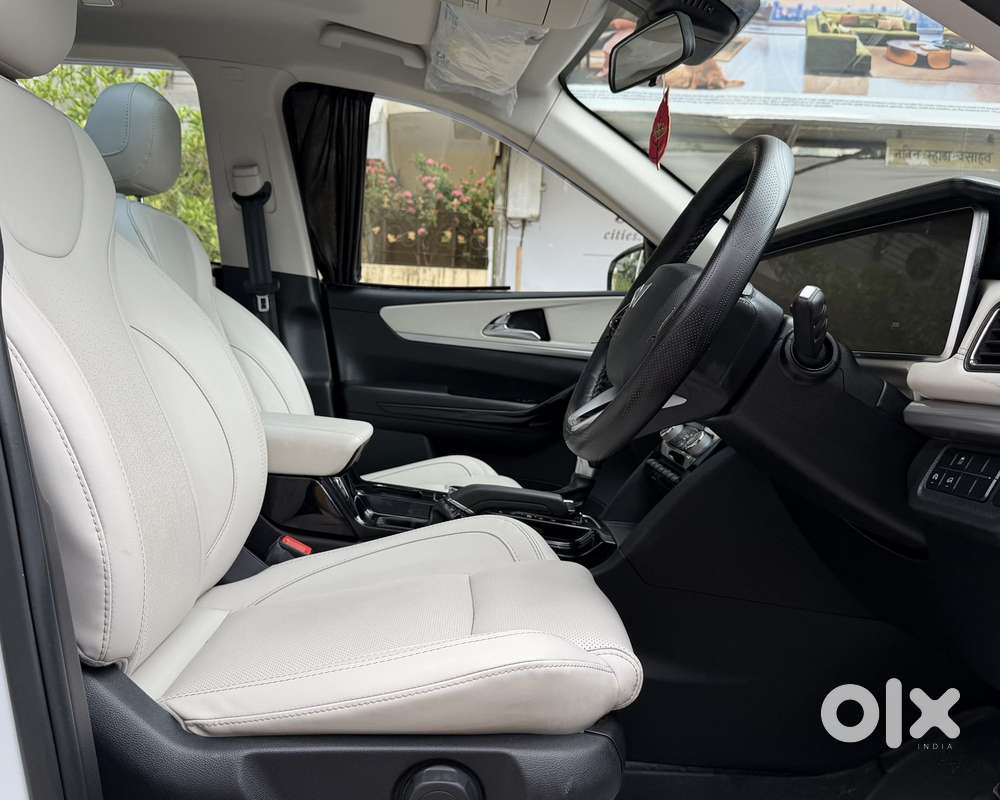 Mahindra Xuv700 2.2 Ax 7 Diesel At Str, 2025, Diesel