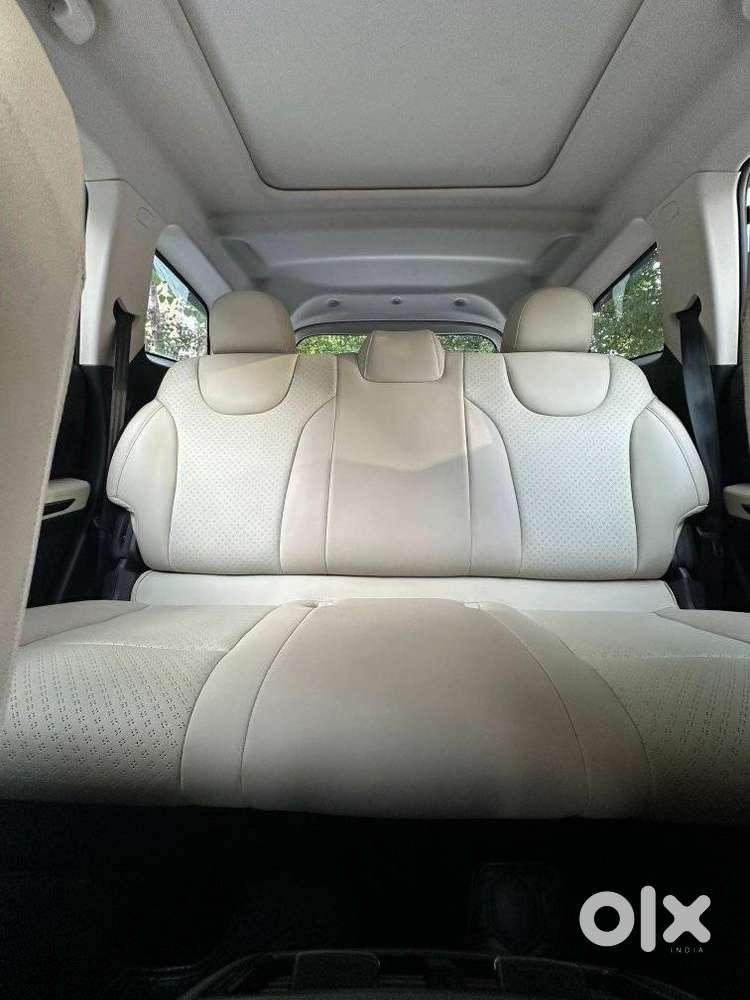 Mahindra Xuv700 2.0 Ax 5 Petrol Mt Str, 2022, Diesel