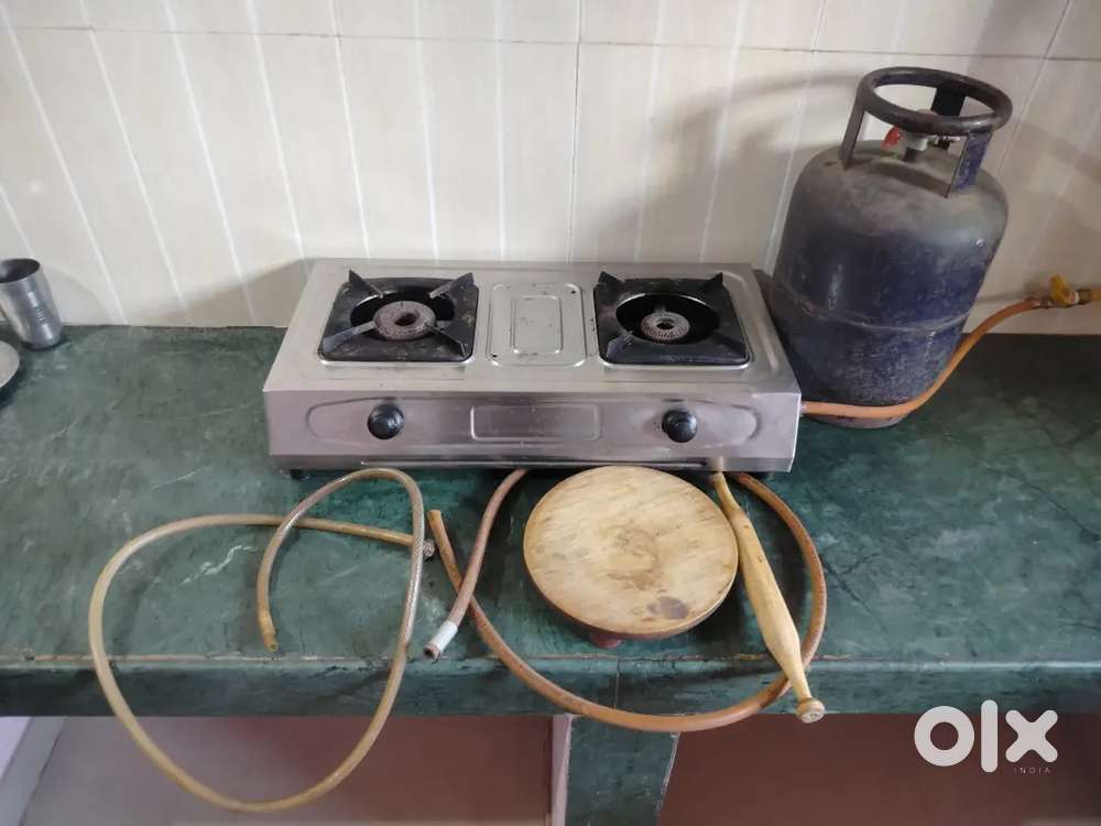 Gas 7 litre chulah 2 stoves ikdam badhiya condition me hai