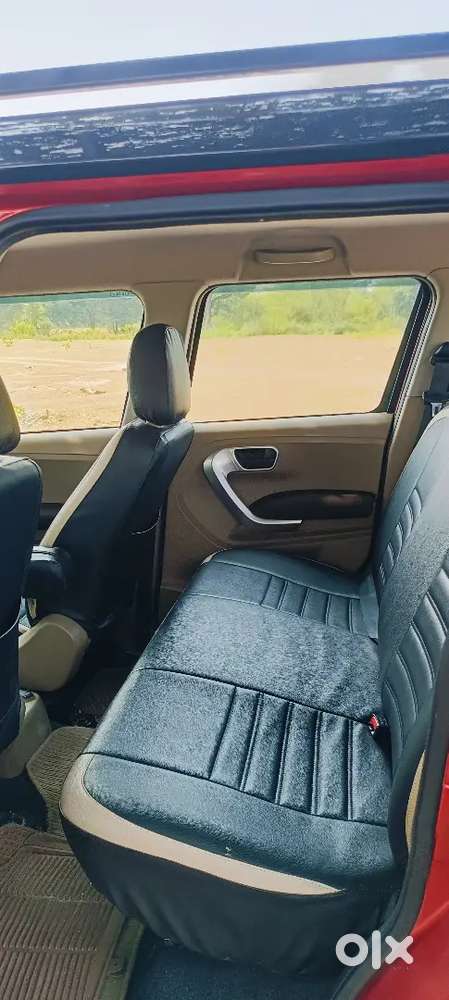 Mahindra Tuv 300 T8 2018