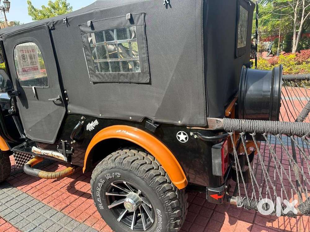 Mahindra Jeep Fully Air Condition Ready To Drive.