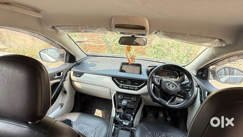 Single Hand Driven , All Showroom Track