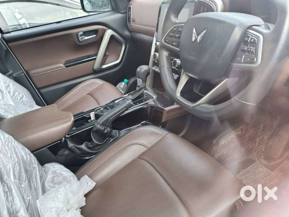 Mahindra Scorpio N Z8 Petrol At 7 Str, 2025, Petrol