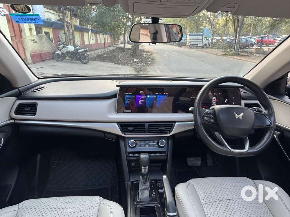 Mahindra Xuv700 2.0 Ax 5 Petrol At Str, 2022, Petrol