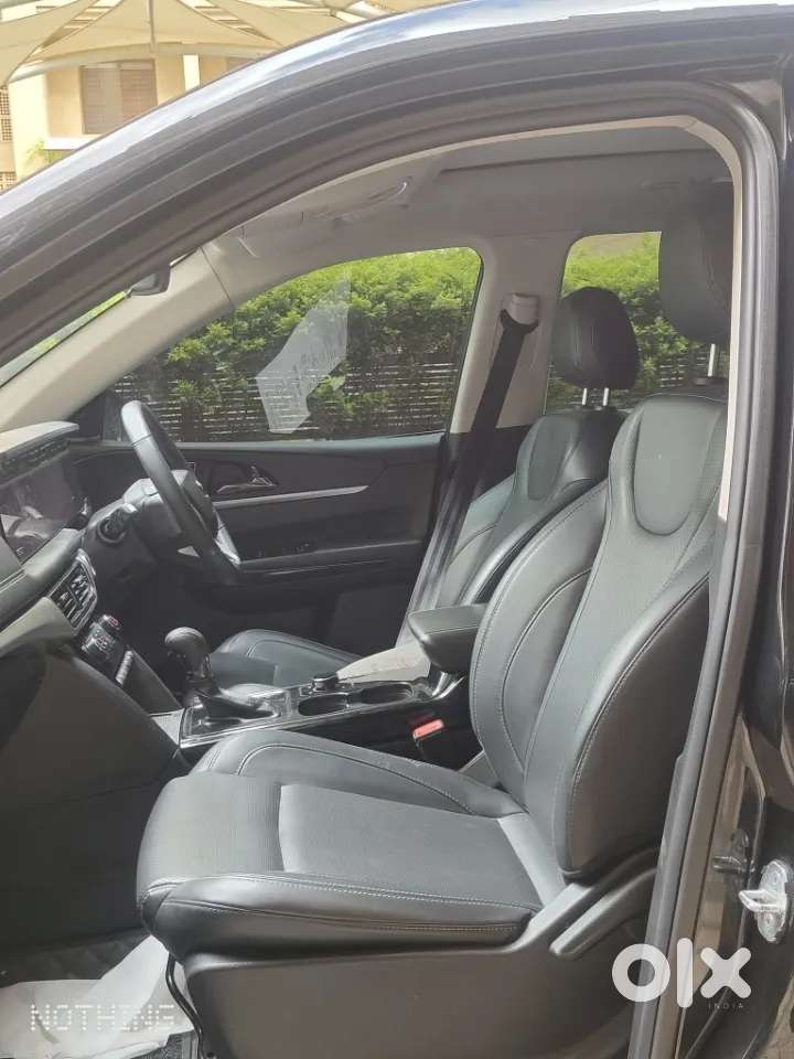 Mahindra Xuv700 2.2 Ax 7 Diesel At Luxury Pack Str, 2025, Diesel