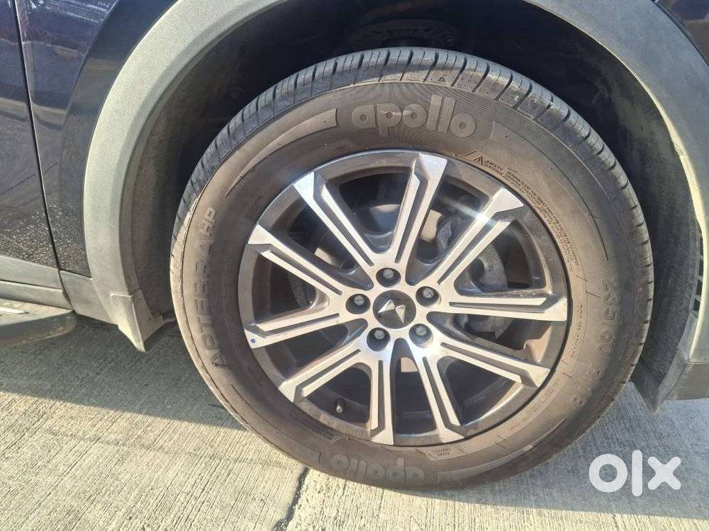 Mahindra Xuv700 2.0 Ax 7 Petrol At Str, 2025, Petrol