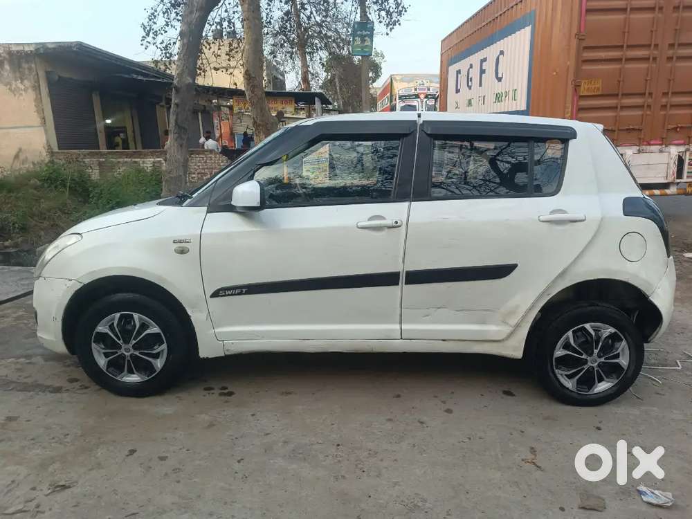 Mujhe Nahi Carlinia Isla Purani Restaurant