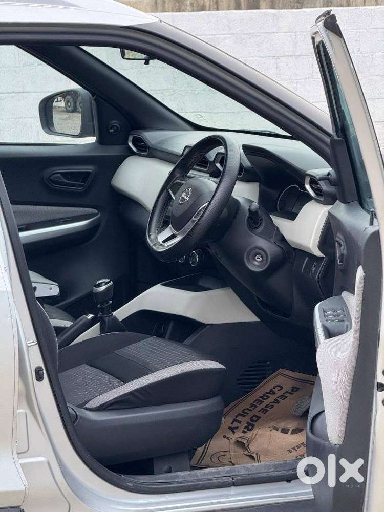Nissan Magnite 1.0 Xv Turbo Cvt, 2022, Petrol
