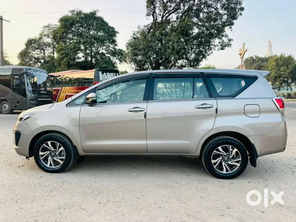2022 Crysta Manual Diesel Vx