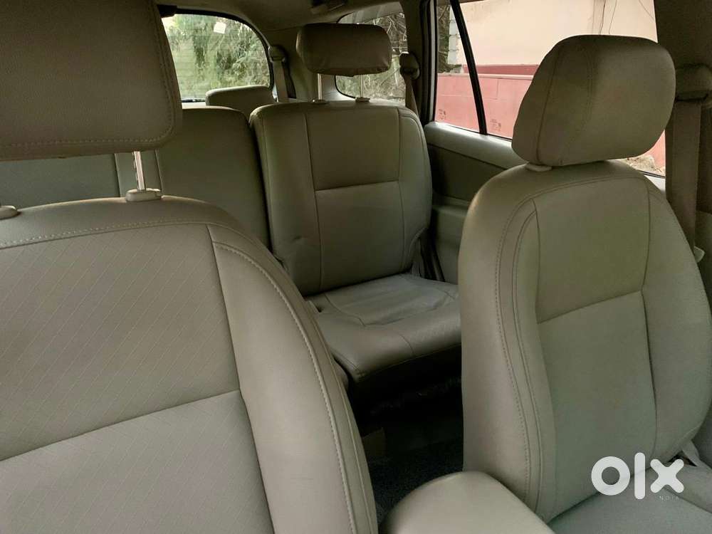 Toyota Innova 2.5 Vx 8 Seater Bs Iv, 2015, Diesel