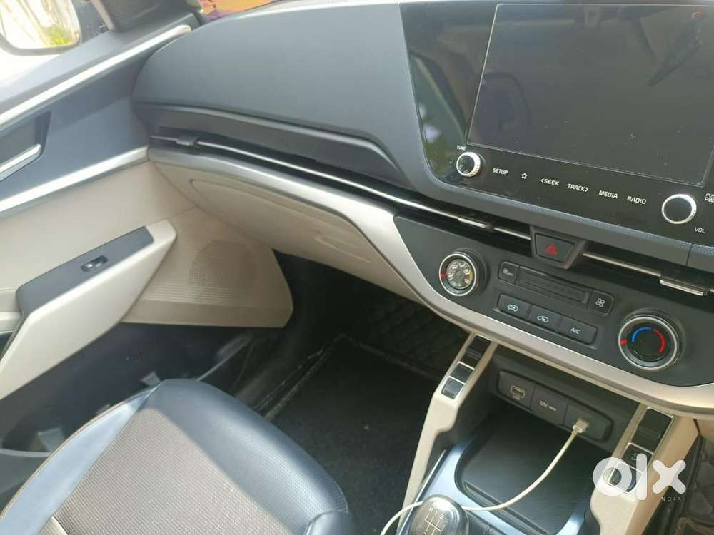 Kia Carens 2025 Diesel Well Maintained