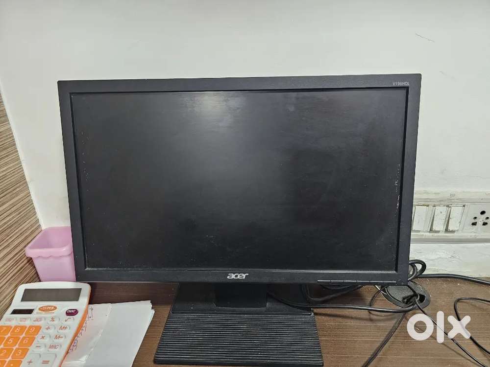 Acer V196HQL widescreen LCD monitor