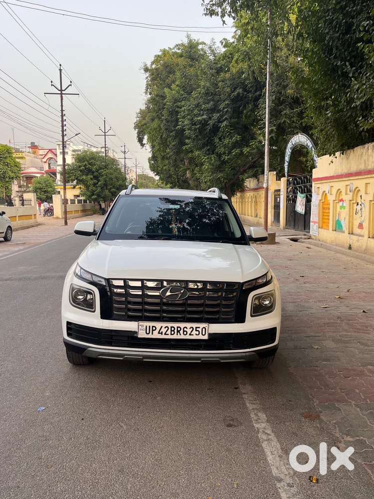 Hyundai Venue 1.2 S (o), 2024, Petrol